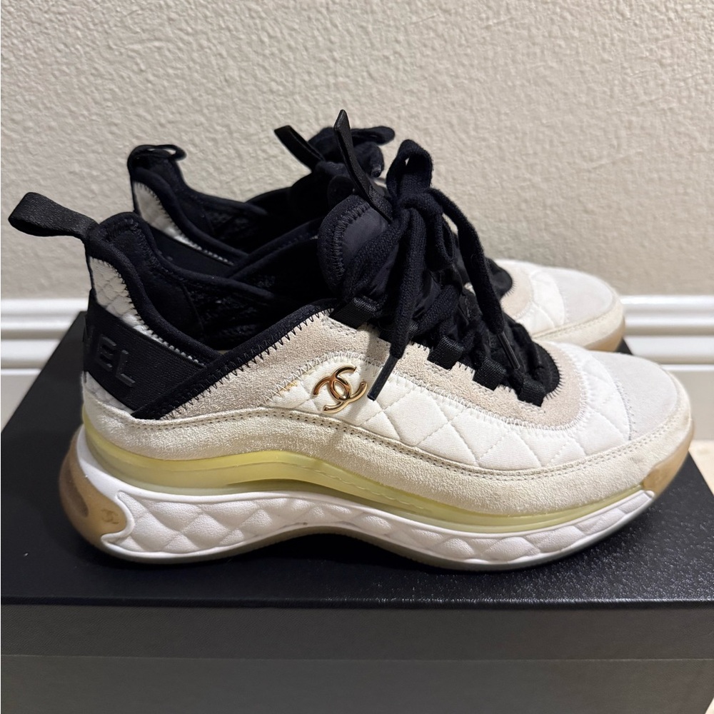 Chanel Women's Cream and Black Sneakers